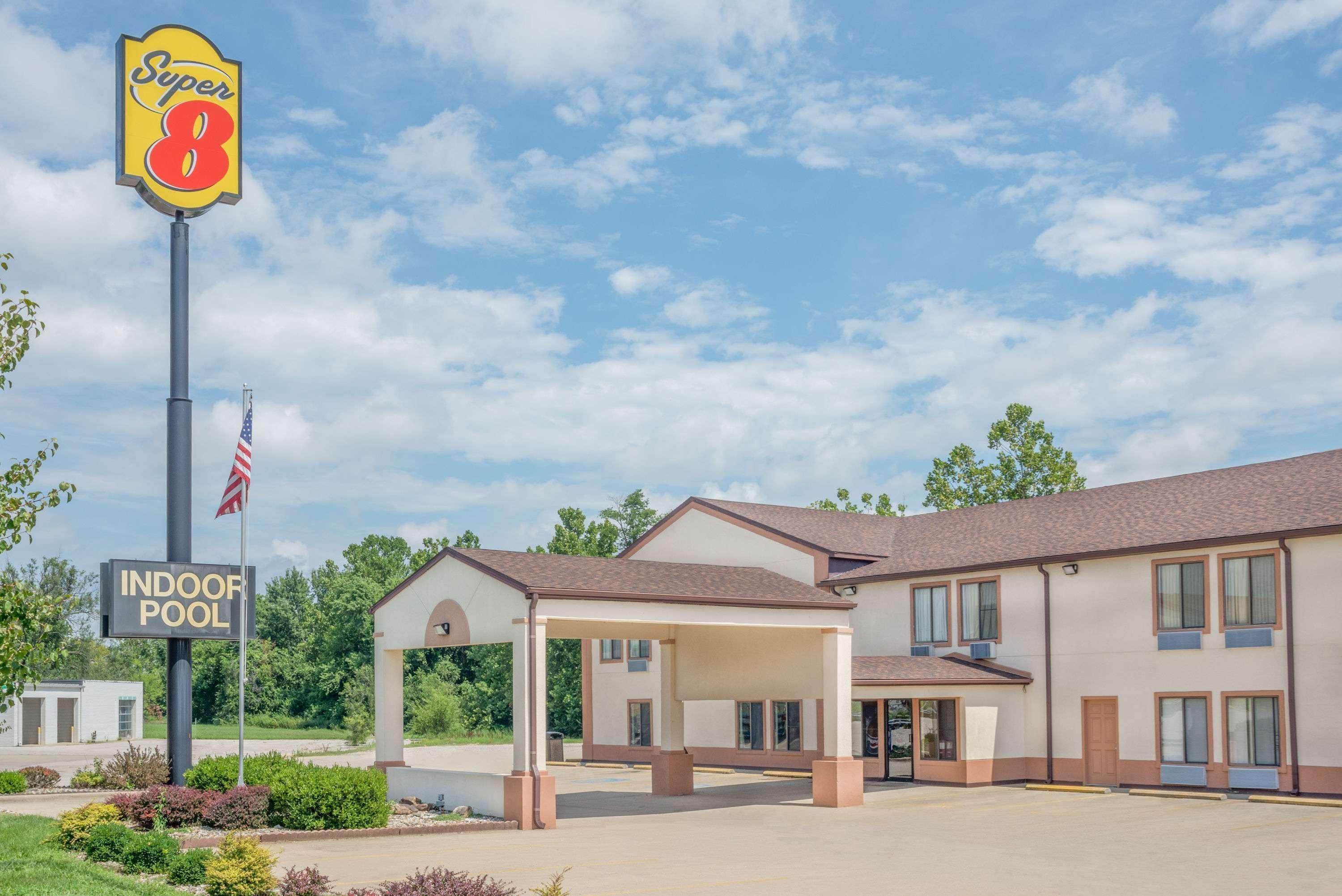 Super 8 By Wyndham Vincennes Motel Exterior photo